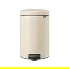 Cos de gunoi cu pedala, Brabantia, NewIcon, 20 L, 38x29x46.7 cm, otel, bej