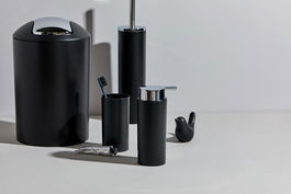 Set de baie 4 piese Calvo, Wenko, ABS/metal, negru/argintiu