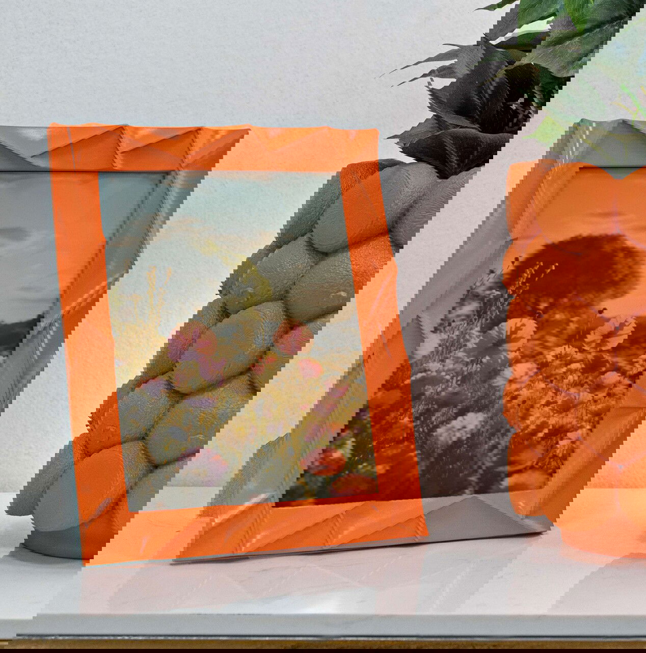 Rama foto Orangy, Mauro Ferretti, 20x25 cm, polirasina/sticla, portocaliu