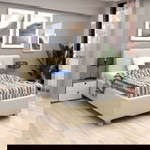 Oferta Pat tapitat copii ARISA, 90x200, suport saltea, catifea Bej cu saltea inclusa