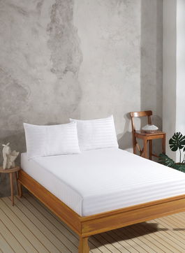 Set de pat dublu (cearceaf cu elastic si perne) 3 piese, L'essentiel Maison, Water Yollu Saten, Bumbac;Poliester, Alb