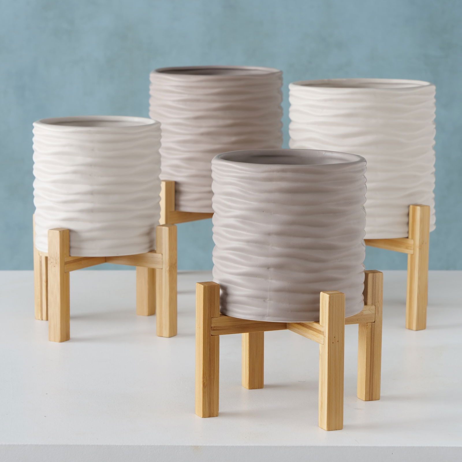 Set 2 ghivece din ceramica cu suport Iver Grej / Gri deschis, Modele Asortate, Ø22xH30 cm / Ø18xH25 cm