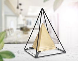 Decoratiune din polirasina si metal Double Piramide Auriu / Negru, L15xl15xH21 cm