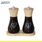 Set rasnite pentru sare/piper + suport Heart, Heinner, 15 cm, lemn/ceramica, negru/alb/natur