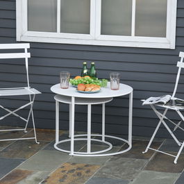 Outsunny Set 2 Masute deSalon s Gradina Economisesc Spatiul Se Stivuiesc, Masute de Cafea din Fierr, Alb