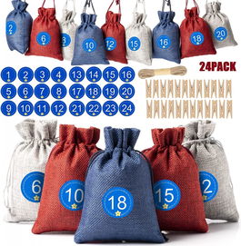 Calendar de advent Raylarnia, cu 24 saci si autocolante, textil, rosu/albastru/gri, 10 x 14 cm