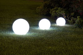 Lampa LED Ball, Bizzotto, 16 culori, baza de incarcare + telecomanda, Ø50 cm