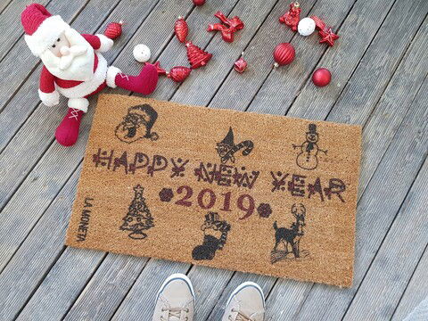 Covoras de intrare, Happy 2019, 70x40cm, Fibra de cocos, Maro / Negru