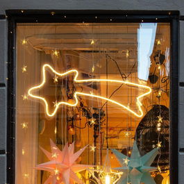 Decoratiune iluminata stea cazatoare SALCAR, 240 LED-uri, metal/plastic, alb cald, 70 cm