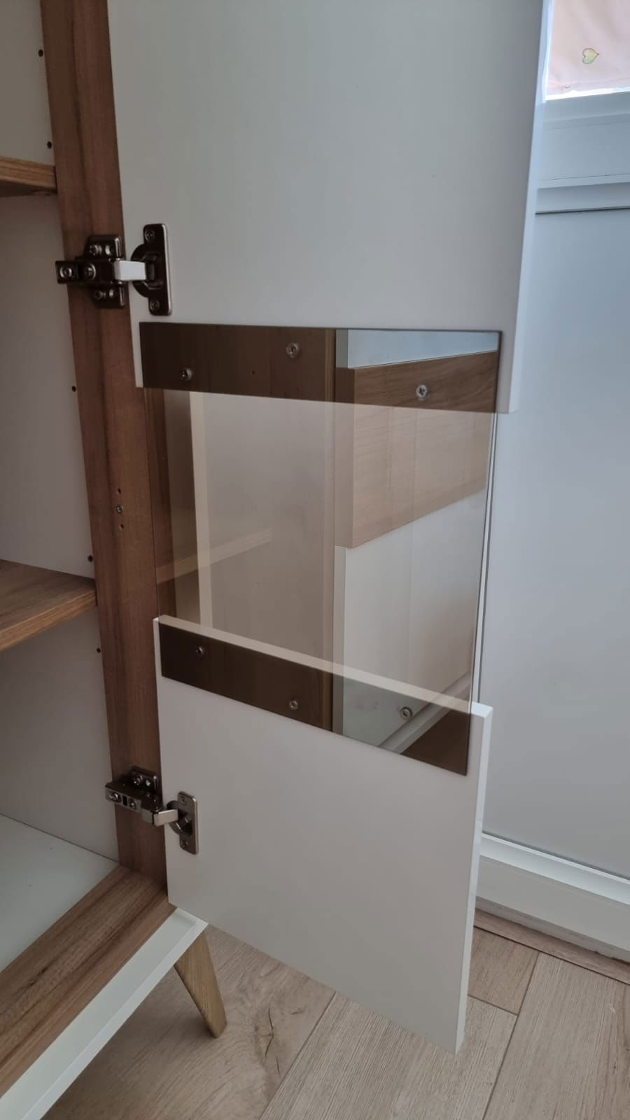 Usa + feronerie pentru vitrina VIDA-K2S