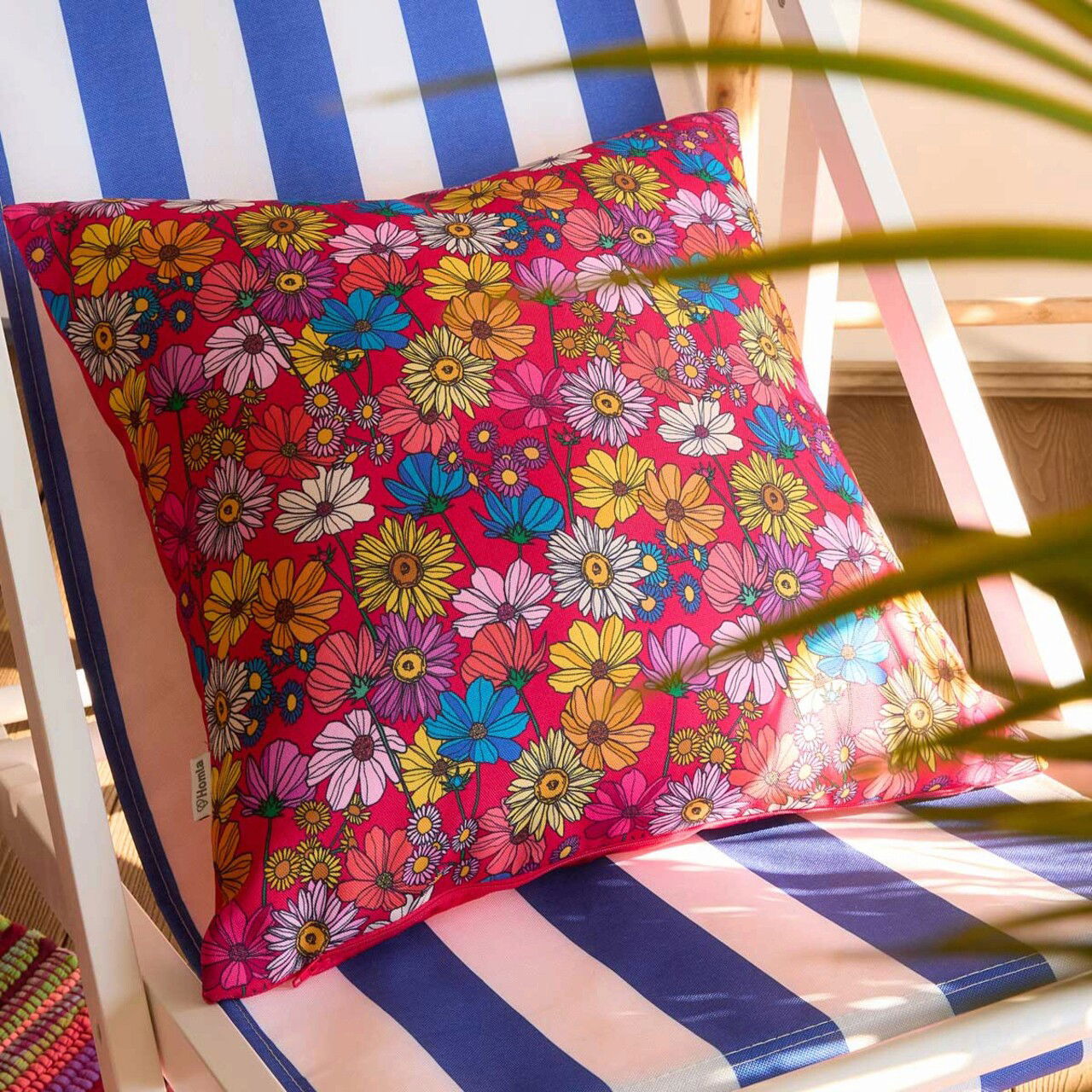 Perna decorativa Floral Aura, Homla, 45x45, poliester, multicolor/fucsia