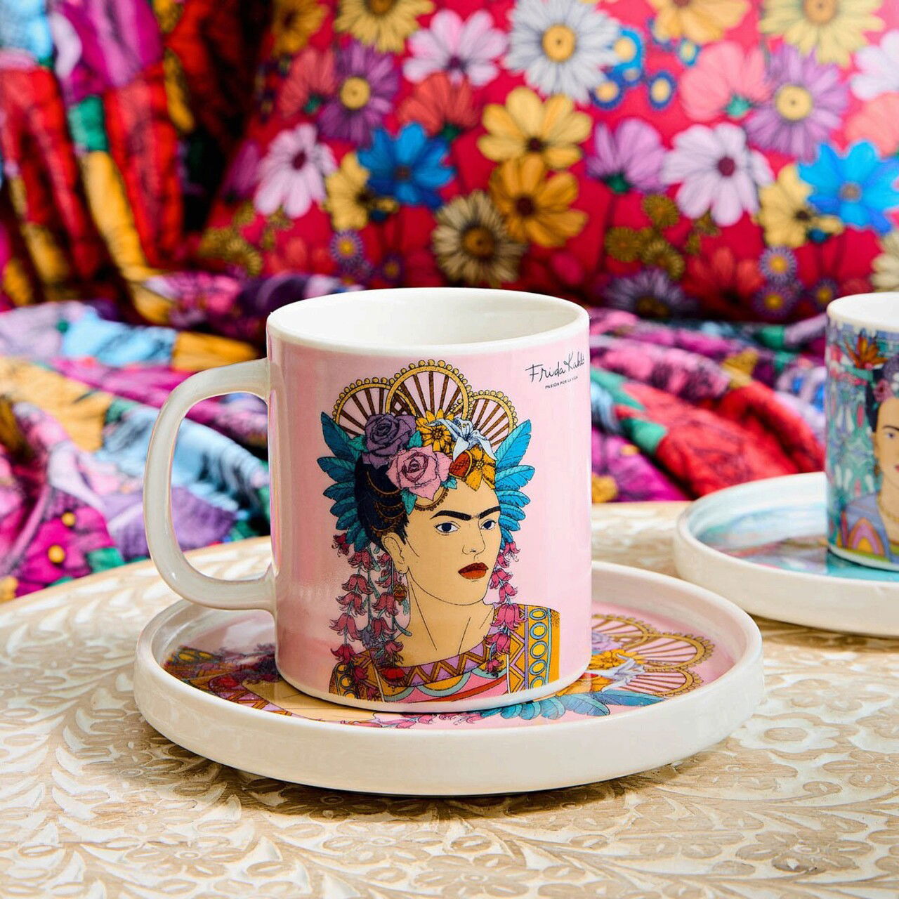 Ceasca cu farfurie Frida Kahlo, Homla, 200 ml, portelan, multicolor/roz