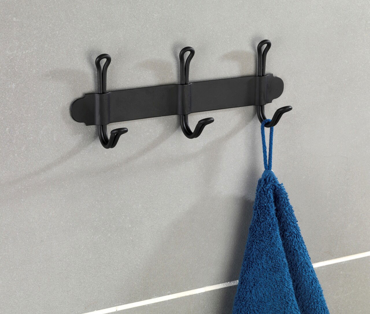 Suport pentru prosoape Nostalgia Trio, Wenko, 22x5x8.5 cm, metal/otel, negru